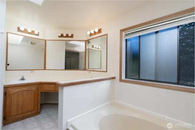 Primary bath with large soaking tub