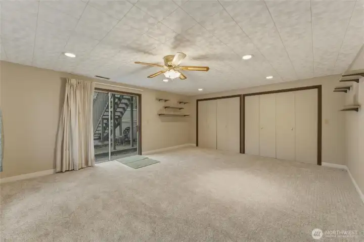 Bonus/Game Room with Glass Slider Door Access to Pool