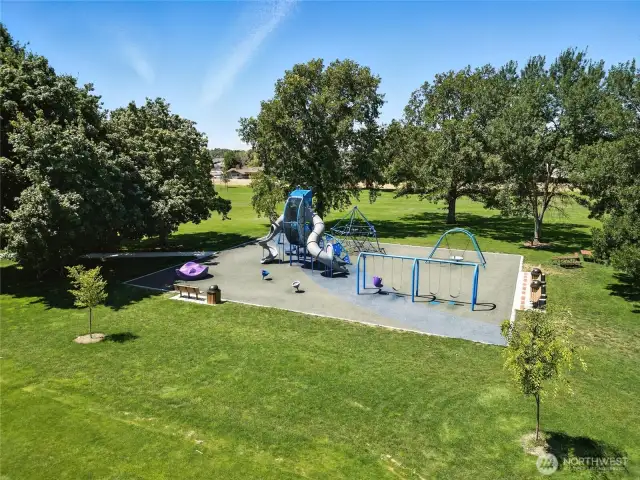 Vista Terrace Park is just blocks away.