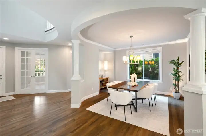 Host upscale dinners in this well-appointed dining room.