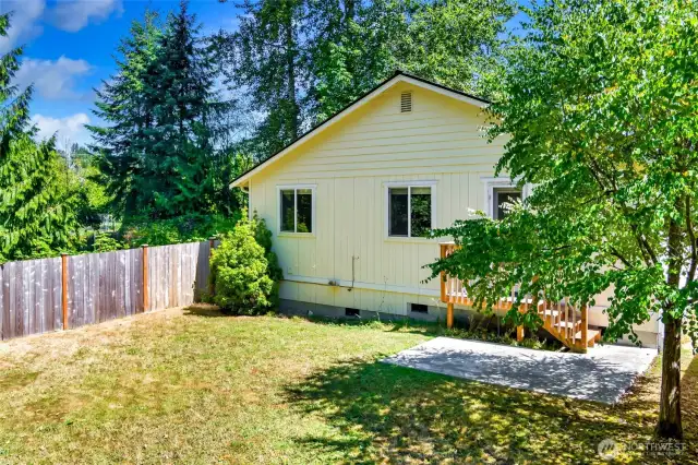 Perfect sized yard to entertain, play, relax or for your pets.
