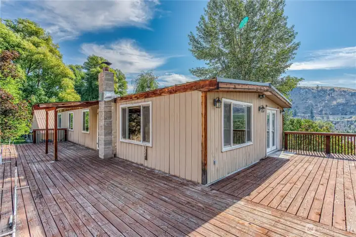 wrap around deck to enjoy views