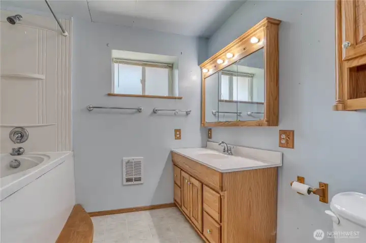 primary bath w jetted tub in basement