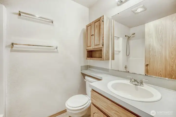 The ensuite bathroom.