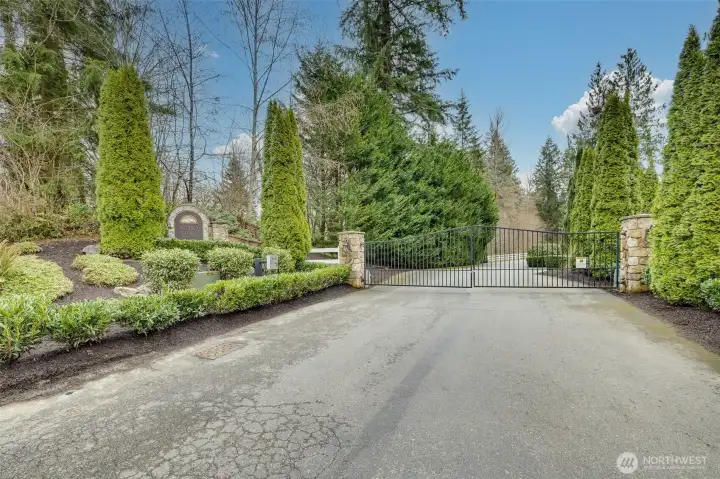 Welcome to the gated community of Echo Ridge Estates!