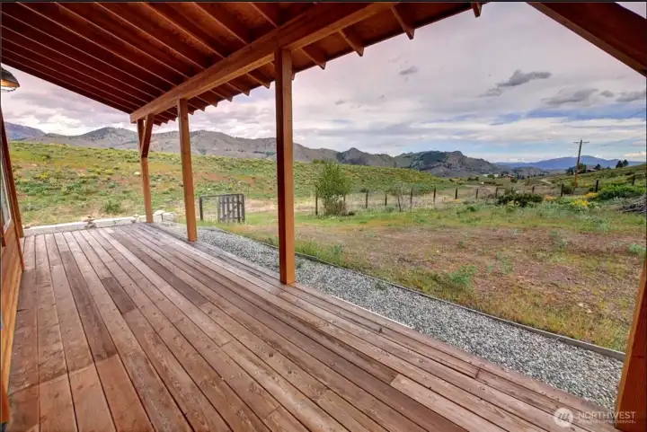Great covered porch- perfect for bird-watching, reading or simply being in quiet.