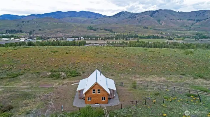 Above the Valley floor- come live with the company of the birds and stars!