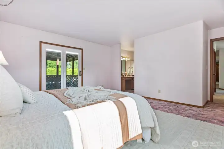 Access to owner's ensuite and walk-in closet to left