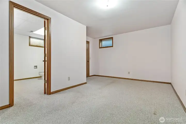 3rd bedroom has it's own 3/4 ensuite bath & another walk-in closet