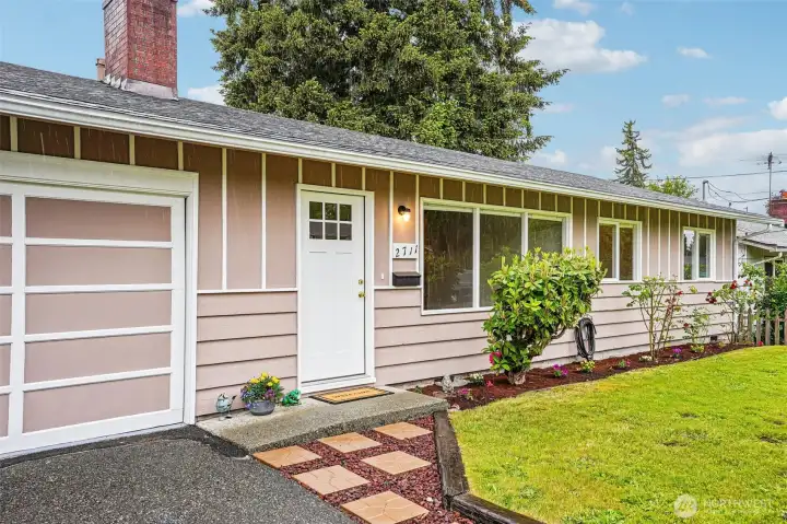 Welcome to this remodeled Auburn rambler
