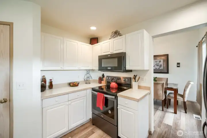 Bright kitchen w/walk-in pantry.