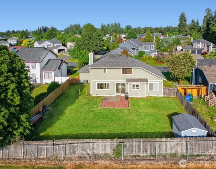 Fully fenced back yard!