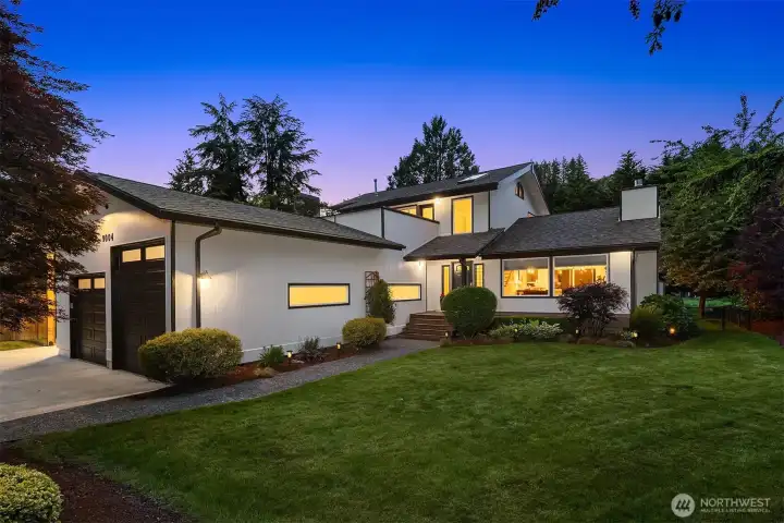 A NW contemporary home situated on an 16,000 sq ft lot with 90' feet of low bank riverfront with access to Lake Washington. This 3 bed+loft /2 bath home is move-in ready just in time for summertime!