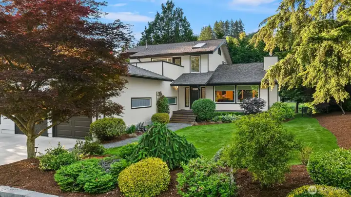 Don't miss this once in a generation opportunity to living on the waterfront! A wonderful lifestyle in the PNW!