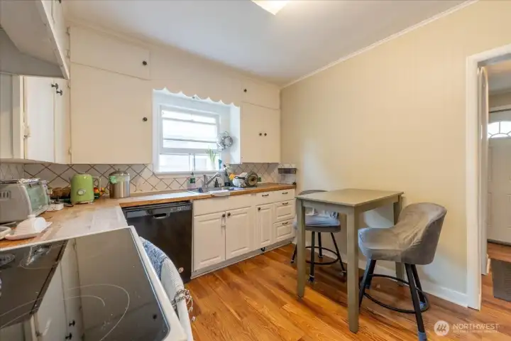 Unit #1 Kitchen and eating area. Unit #1 Kitchen and eating area.