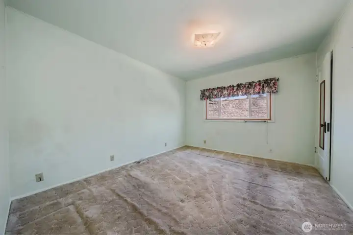 Primary bedroom on main level with 3/4 bath Primary bedroom on main level with 3/4 bath