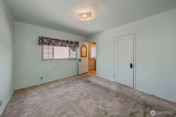 Primary bedroom on main level with 3/4 bath Primary bedroom on main level with 3/4 bath