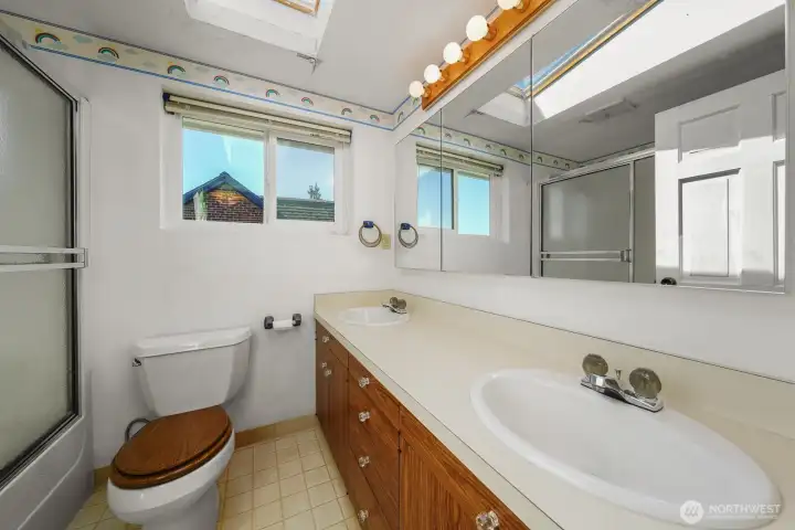 Full Bathroom on the upper level Full Bathroom on the upper level