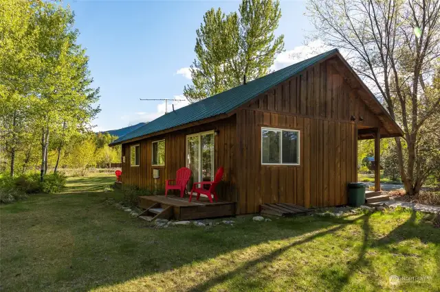 Back of the cabin with primary bedroom deck