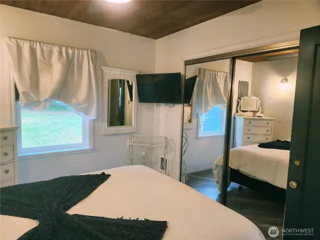 All furnishings and linens stay!