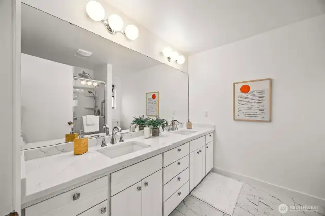 Primary 3/4 bath