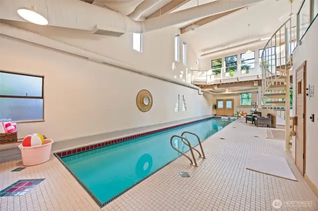 Poolhouse, lap poolwith electronic cover