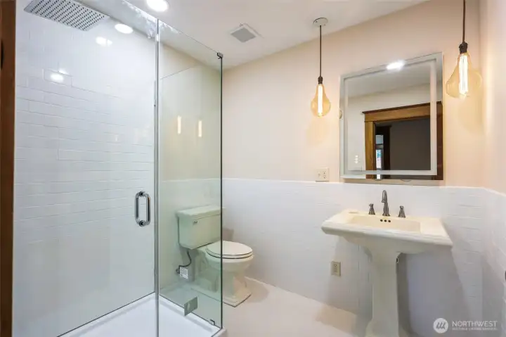 Hall way 3/4 bath with attached Dry Sauna