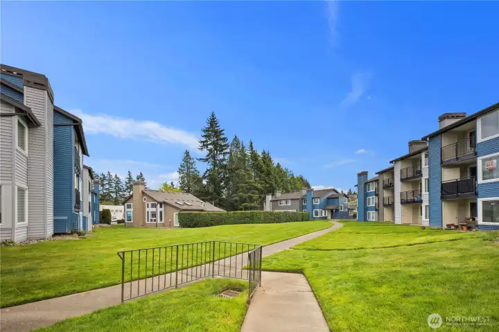 Peaceful green courtyard, pet friendly