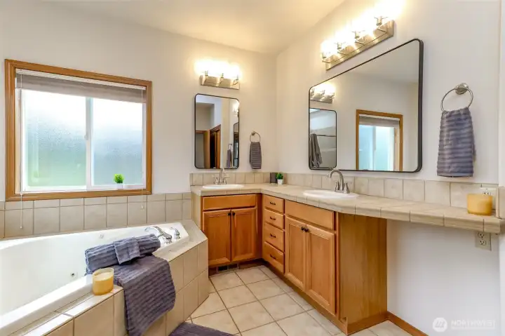 Primary bath w/dual sinks, new mirrors, lights and hardware