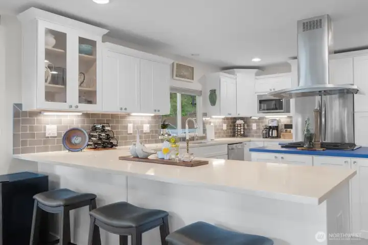 Eat-in Kitchen with Breakfast Bar