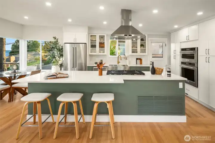 Quartz Counters, Stainless Appliances