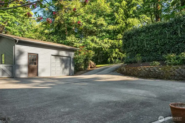 One car garage
