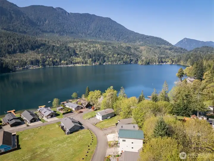 spectacular views of Lake Sutherland!