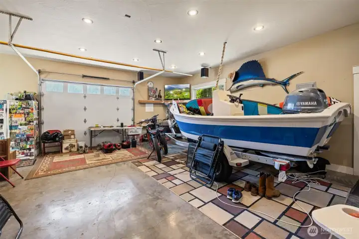 Huge garage with heated concrete