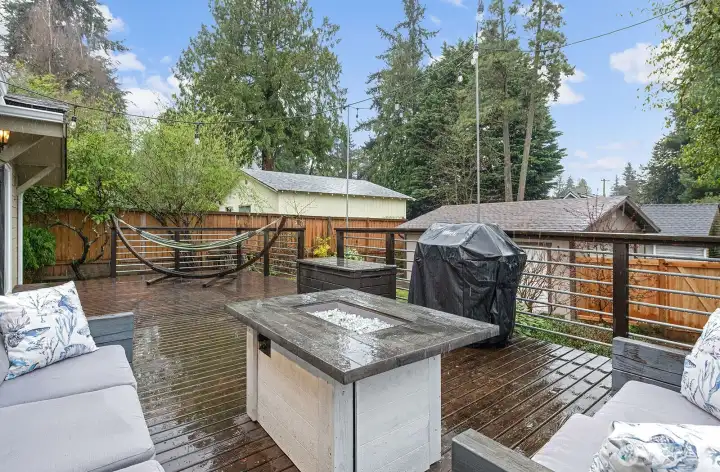 Large deck with views of Cascades