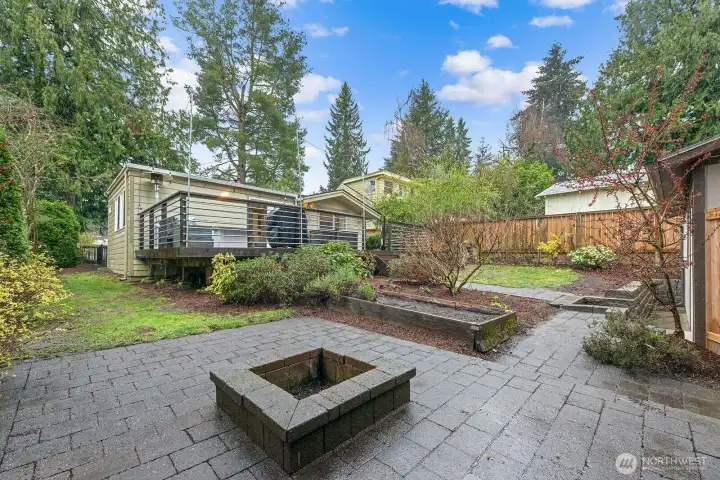 Built-in firepit