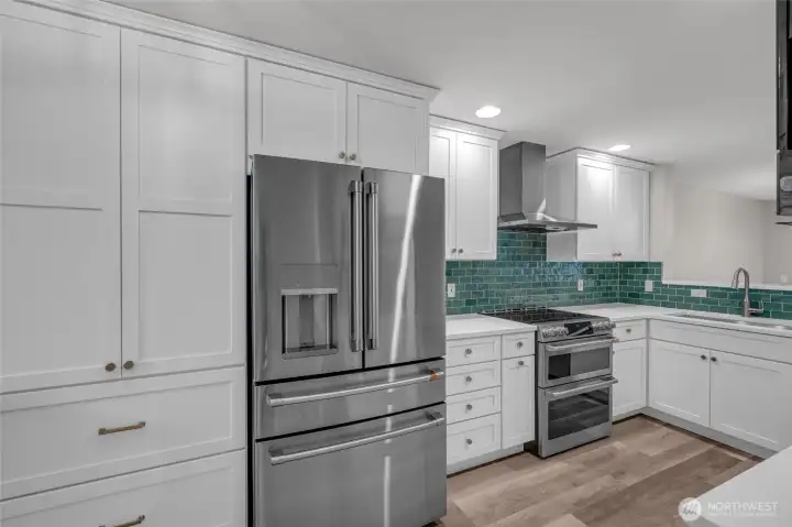 Stainless steel appliances offering a clean, contemporary look.
