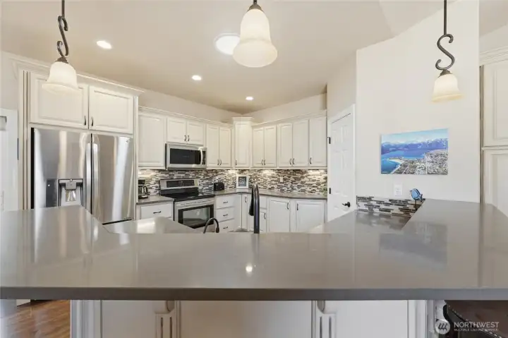 Large breakfast bar creates the perfect gathering space for entertaining guests.