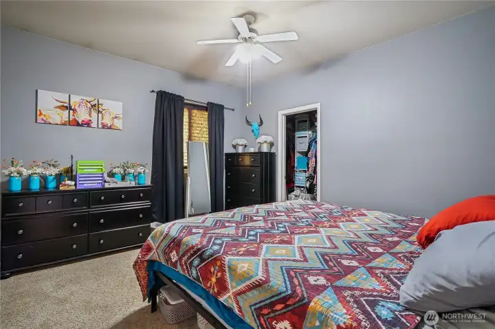 Spacious bedroom offering comfort and versatility.