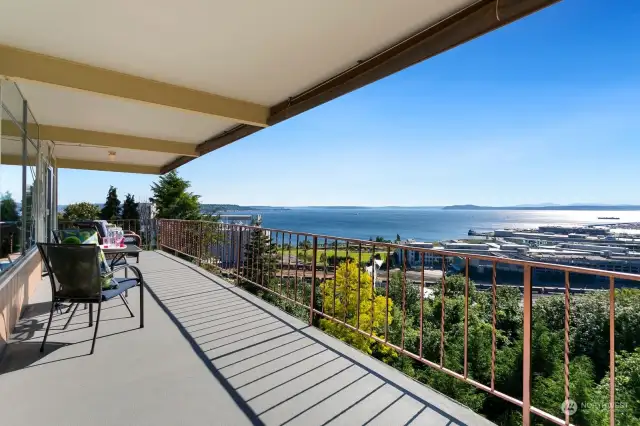 Spacious 3br/2ba second level unit with sweeping and spectacular unobstructed views.