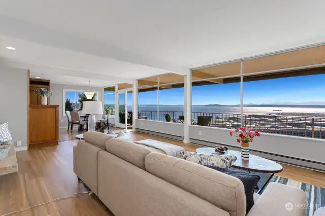 Spacious Penthouse, 3br/2, w/ sweeping and spectacular unobstructed views!