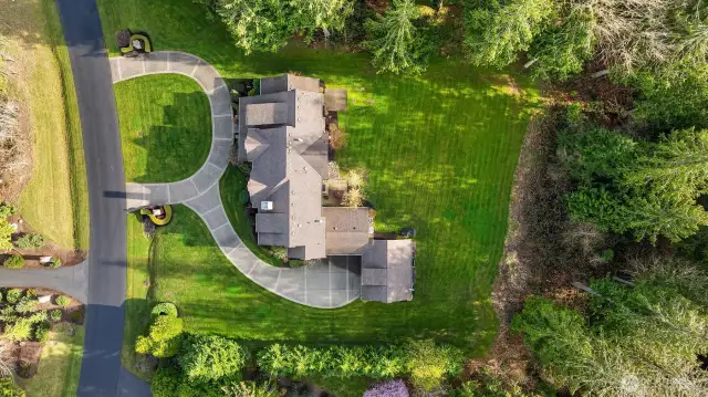 A nice top down view showing off the estate sized lot