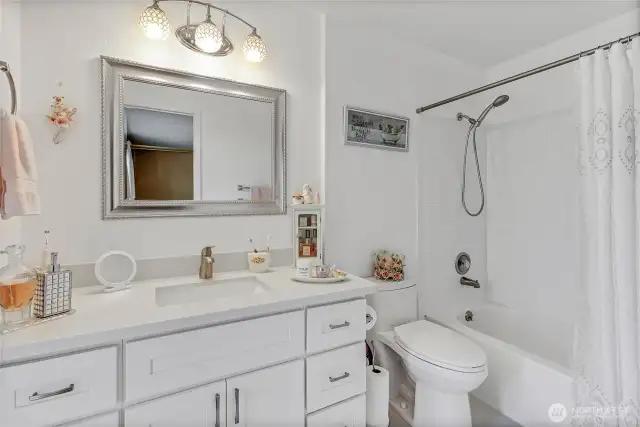 ensuite full bathroom