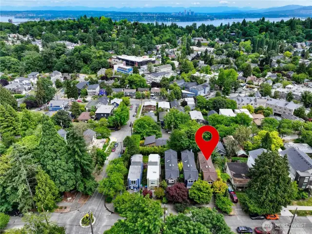 Easy access to Pop down to Lake Washington/Madison beach in a jiffy!