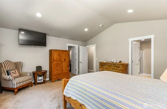 large primary with valuted ceiling