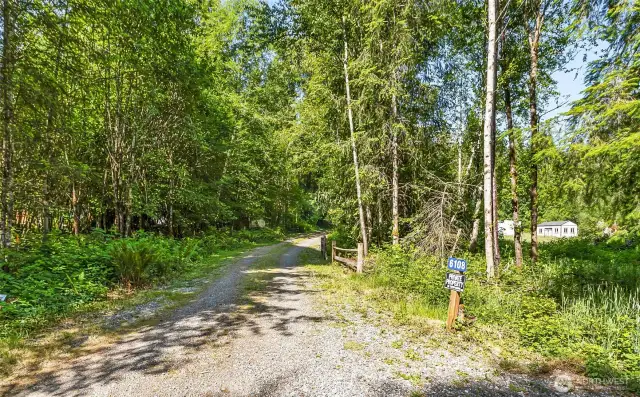driveway to home very private