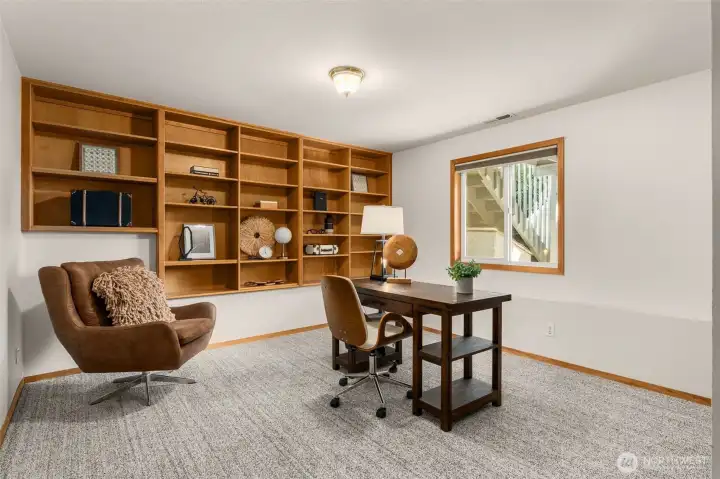 Fourth bedroom or library/office on the lower level. Territorial back yard views.