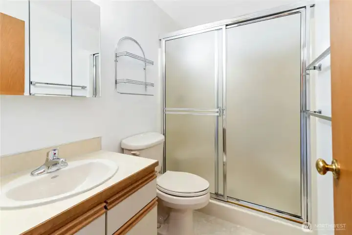 full bath in hall