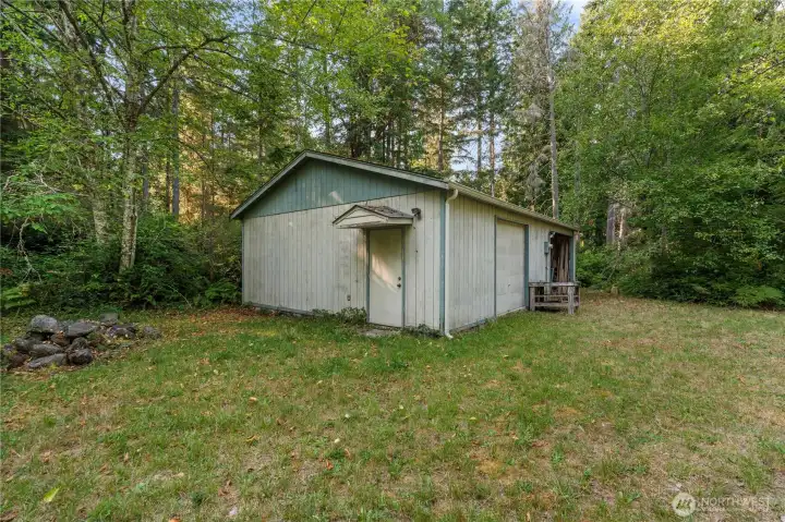 Lower shop/garage with carport