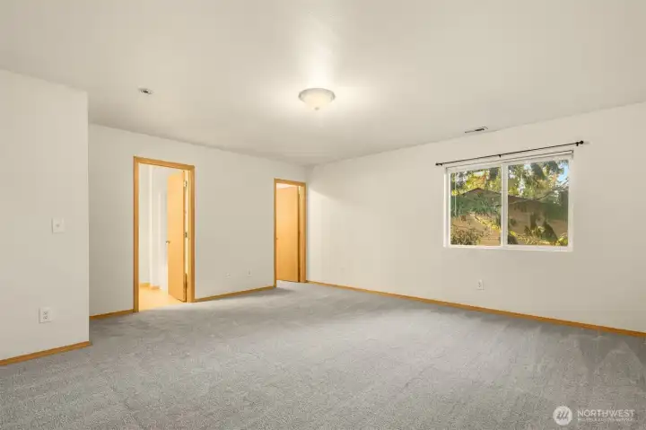 HUGE primary — BRAND NEW CARPET